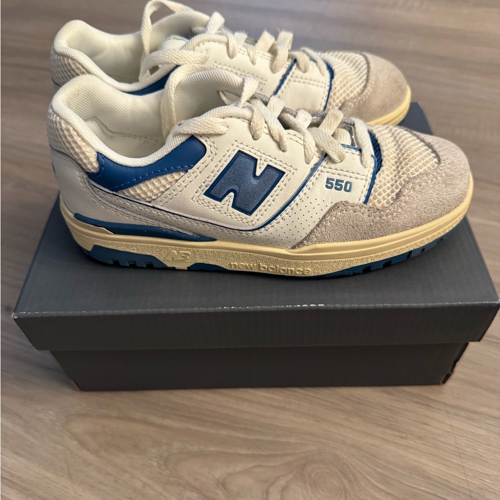 New Balance Blue and Cream Sneakers Retro Design
